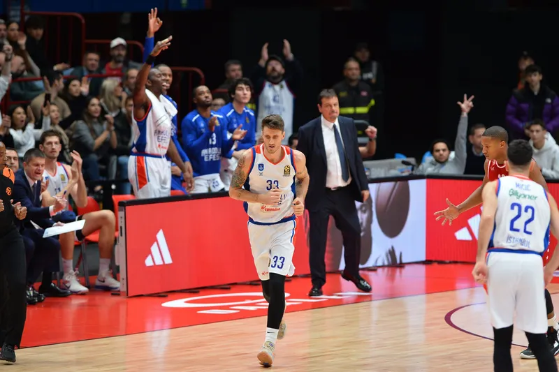 La conexión entre Achille Polonara y Dusko Ivanovic se mantiene más fuerte que nunca en la EuroLeague