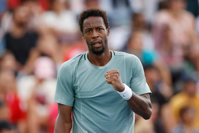 Monfils supera molestias en la espalda y avanza a las semifinales en UTS Londres