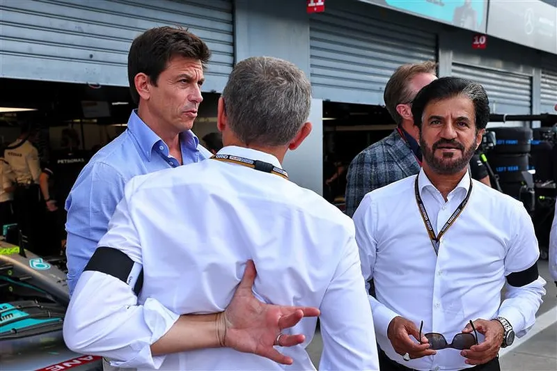 Wolff defiende a Ben Sulayem ante las salidas masivas de la FIA