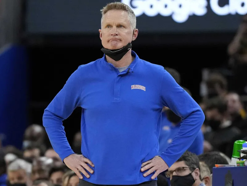 Los Warriors sufren la peor derrota en casa en 40 años mientras su temporada se descontrola