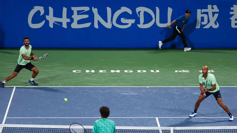 ¡Sorpresas en París! Doumbia y Reboul avanzan en un día lleno de emociones en el ATP Tour