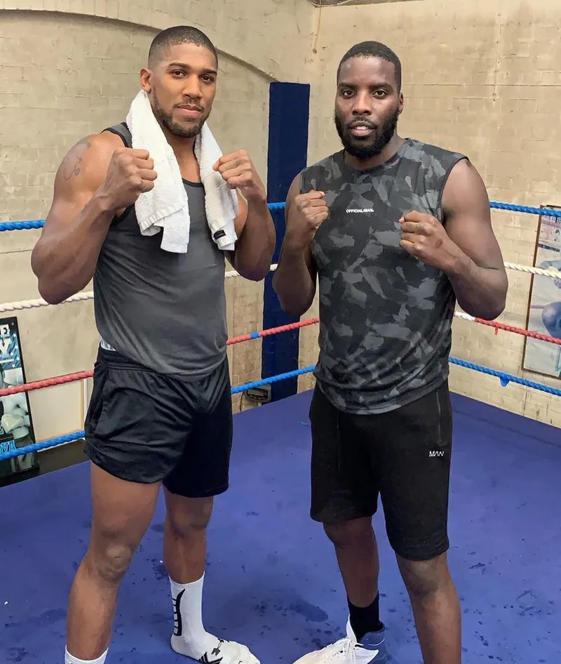 Lawrence Okolie elige al ganador del esperado duelo entre Gilberto Ramírez y Chris Billam-Smith