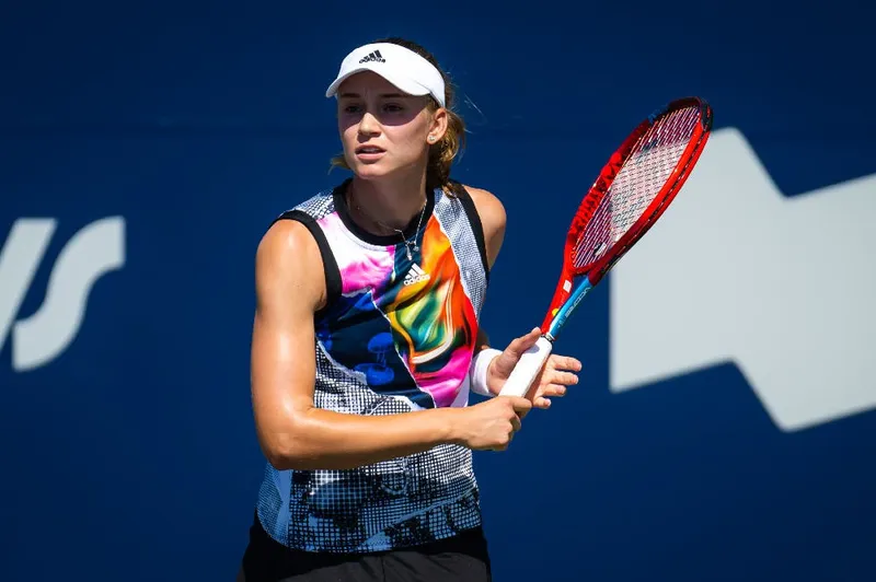 Madison Keys descompone el servicio de Elena Rybakina y avanza a los cuartos de final del Abierto de Australia