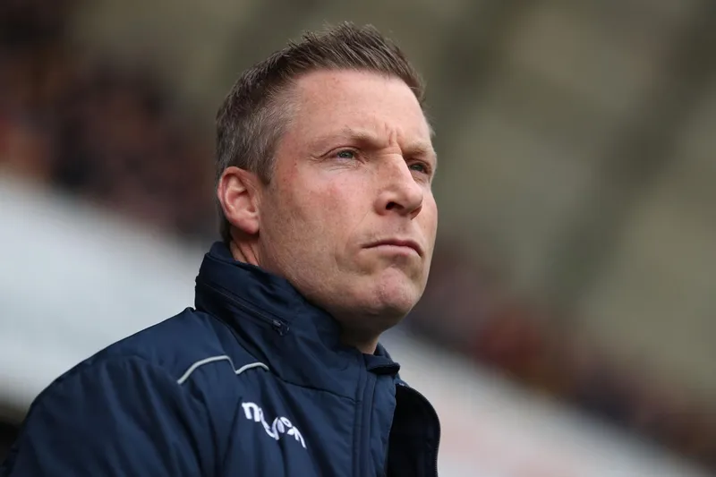 Neil Harris: El entrenador del Millwall renuncia a su cargo