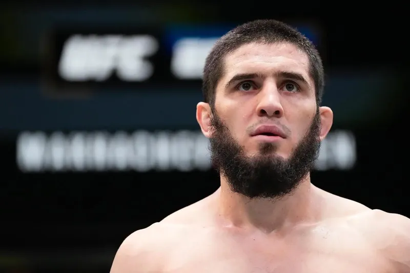 Islam Makhachev expresa dudas sobre una posible pelea con Ilia Topuria