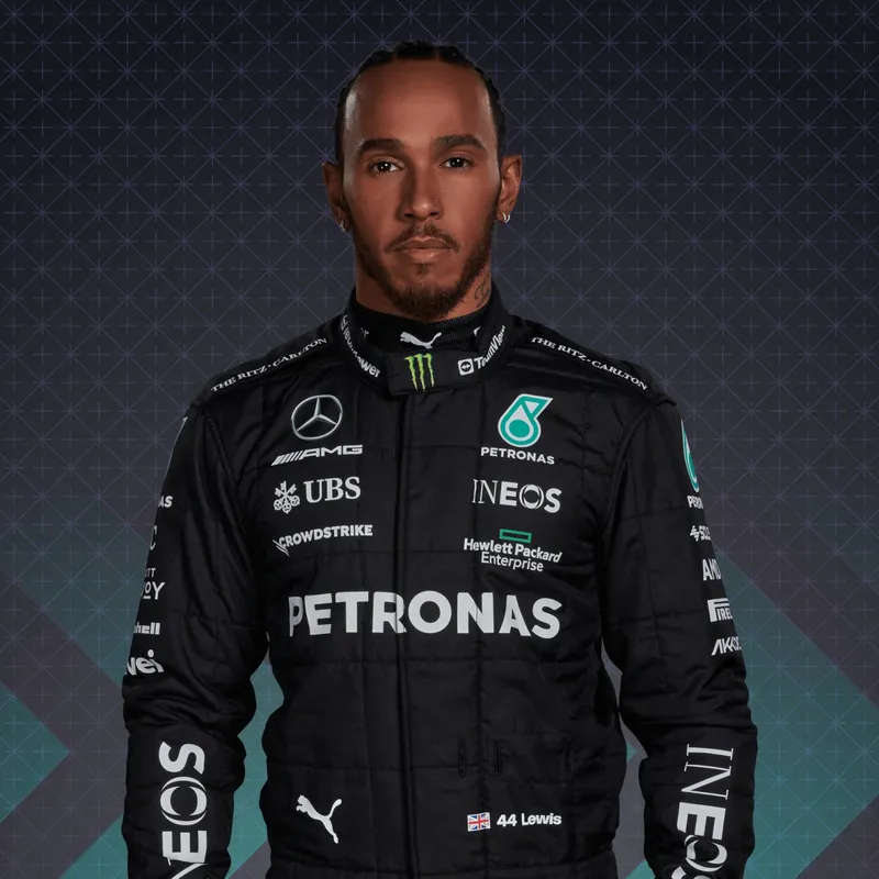 Hamilton presenta su impresionante casco de Ferrari F1