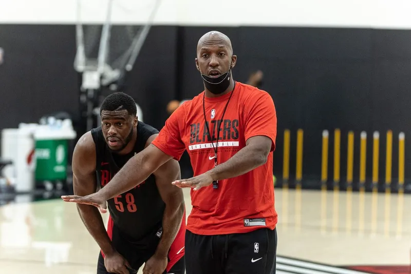 El entrenador de los Blazers, Chauncey Billups, se perderá los próximos 2 partidos