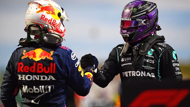 ¡Verstappen y Hamilton en plena lucha mientras un rival sufre un gran revés!