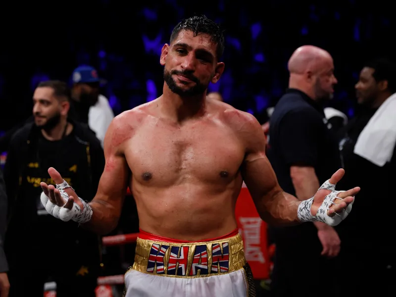 Amir Khan estalla contra Logan Paul por sus comentarios sobre Mike Tyson