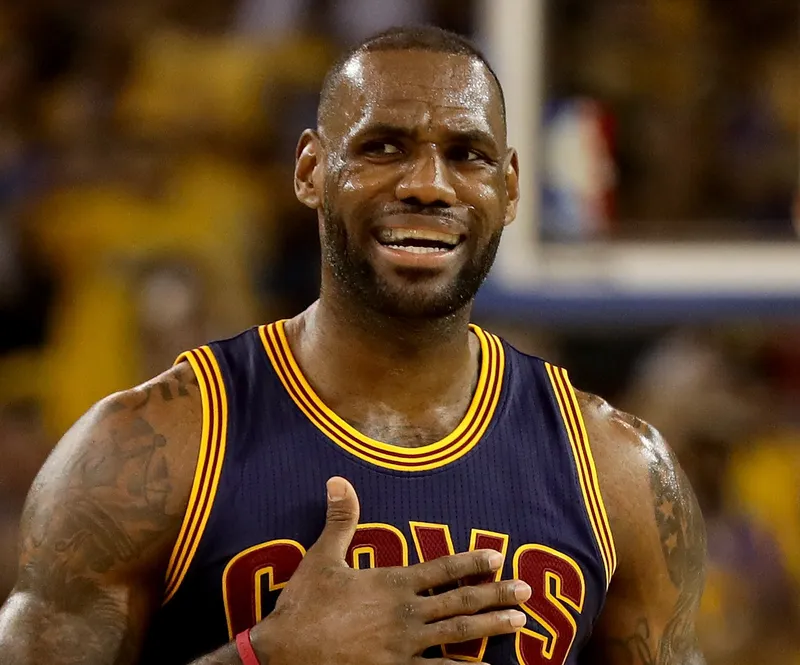 LeBron James habla sobre ser la cara de la NBA: 