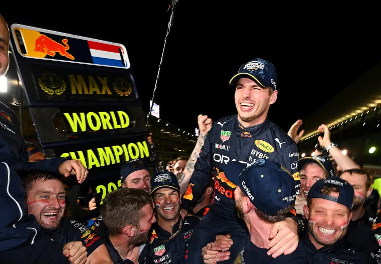 Verstappen estalla contra los 'IDIOTAS' de los comisarios tras la dura sanción de la FIA en la F1