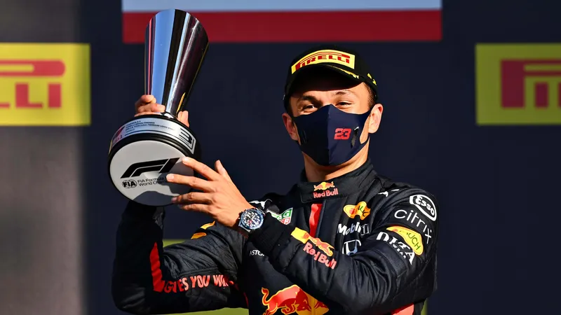 Albon revela el 'duro impacto' que ha tenido en su compañero Verstappen en Red Bull