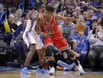 "Contrato de Jimmy Butler: La nueva estrella de los Warriors firma extensión tras el traspaso, estableciendo un periodo de tres años"