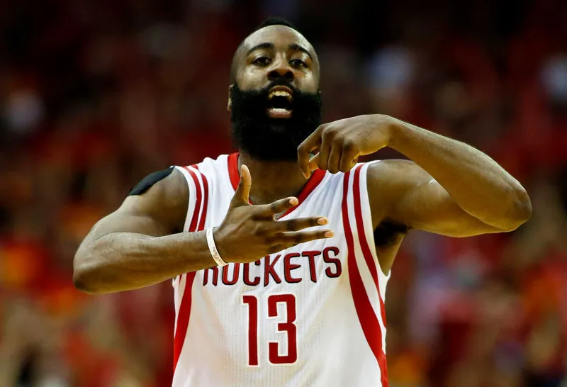 Restaurante de James Harden involucrado en demanda por muerte injusta tras presunto exceso de servicio a cliente antes de accidente automovilístico