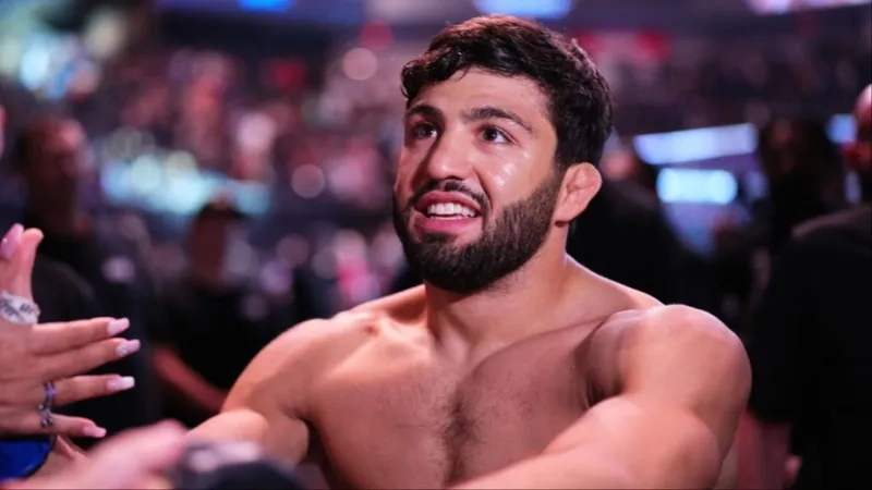 Arman Tsarukyan revela lo que Islam Makhachev le dijo tras su primer combate en la UFC