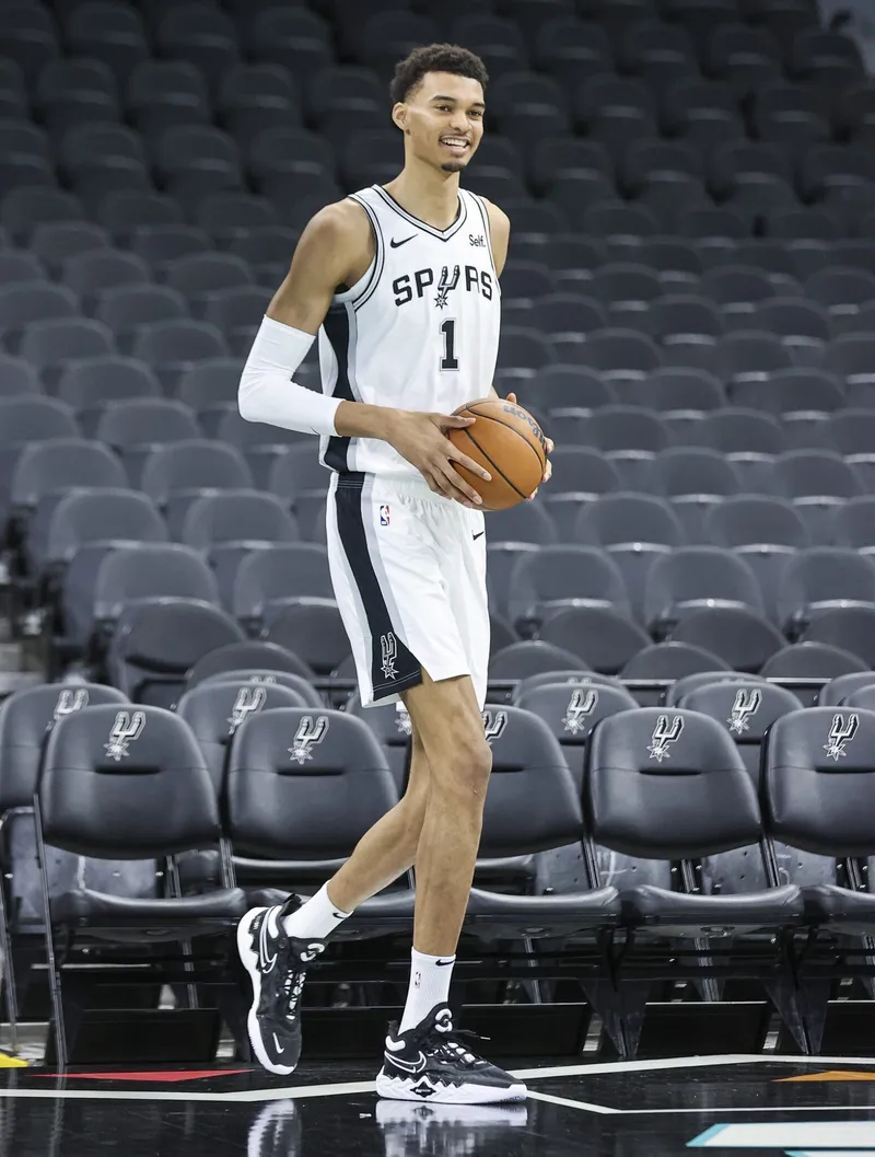 ¡Histórico! Wembanyama brilla con 50 puntos y se convierte en el cuarto jugador más joven en alcanzar esta marca en la NBA