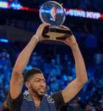 Anthony Davis se lesiona en su debut con los Mavericks tras ser intercambiado por Luka Dončić