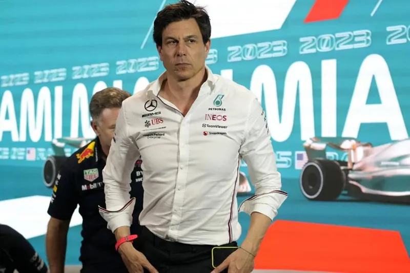 Wolff critica el 'INEXCUSABLE' error de Hamilton en el Gran Premio de Abu Dhabi