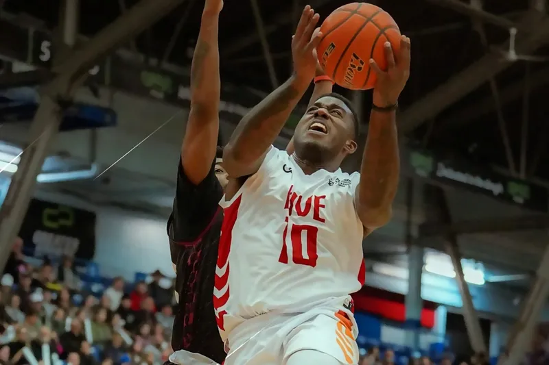 Los Sudbury Five Triunfan sobre los KW Titans en un Emocionante Encuentro