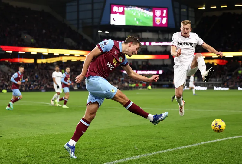 Sheffield United 0-2 Burnley: Los Clarets acortan distancias con los Blades