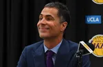 Rob Pelinka sobre la búsqueda de un pívot para los Lakers: 'Es más realista que el acuerdo se concrete en la offseason que en la fecha límite'