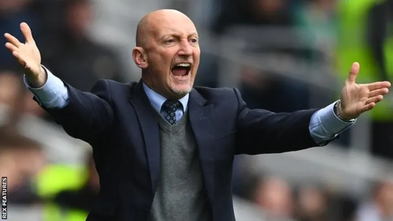 Ian Holloway toma las riendas de Swindon Town como nuevo entrenador