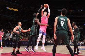 "Kristaps Porzingis impulsa a Boston en su victoria contra los Knicks en Nueva York"