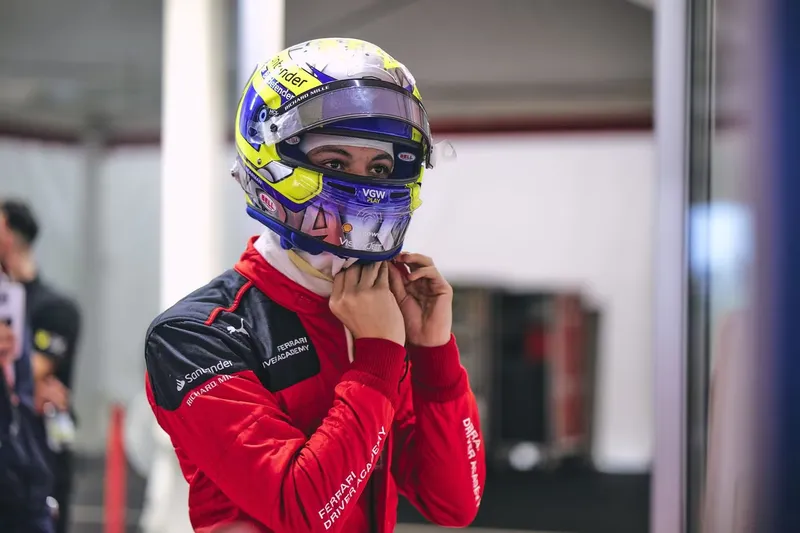 Bearman debuta en F1 con Brasil tras la baja de Magnussen