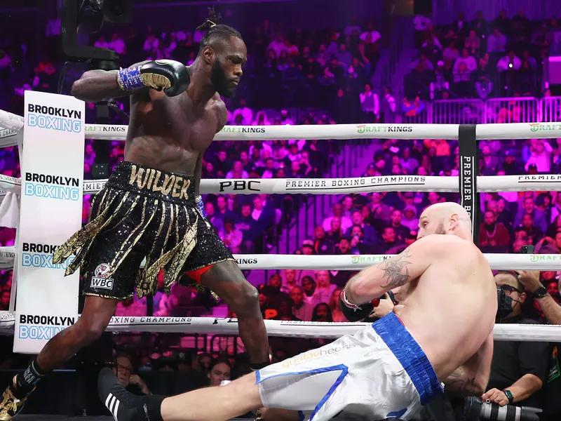 Deontay Wilder revela que peleó con un brazo roto en sus recientes derrotas