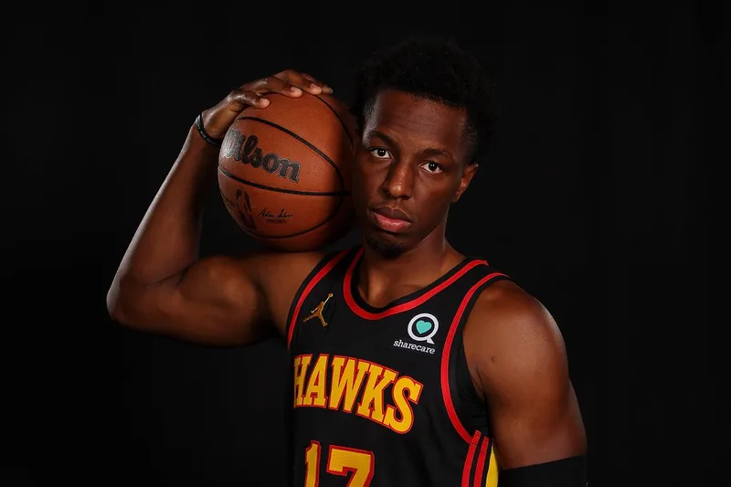 Onyeka Okongwu de los Hawks recibe el premio NBA Cares Bob Lanier Community Assist de noviembre