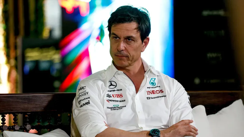 Toto Wolff revela la primera pista del Mercedes W15 tras la sorprendente victoria en Las Vegas