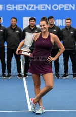 "Aryna Sabalenka Disfruta de un Tratamiento VIP en el Campus Mundial de una Marca de $120 Mil Millones Junto a su Pareja Georgios Frangulis"