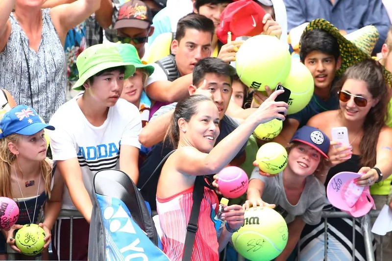 Los aficionados del tenis cuestionan a Tommy Paul tras su 'bochornosa' salida en el Masters de París