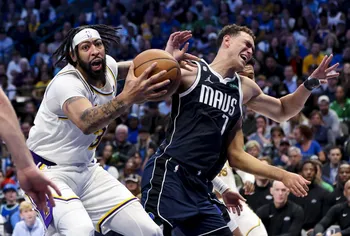 "Intercambio Impactante: Luka Dončić y Anthony Davis Cambian de Equipo entre Lakers y Mavericks"