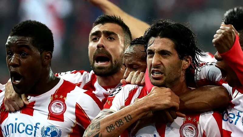 Dos jugadores del Olympiacos se lesionan en la derrota ante el Fenerbahce