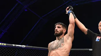 ¿Debería Ilia Topuria recibir una oportunidad inmediata por el título de peso ligero de la UFC contra Islam Makhachev?