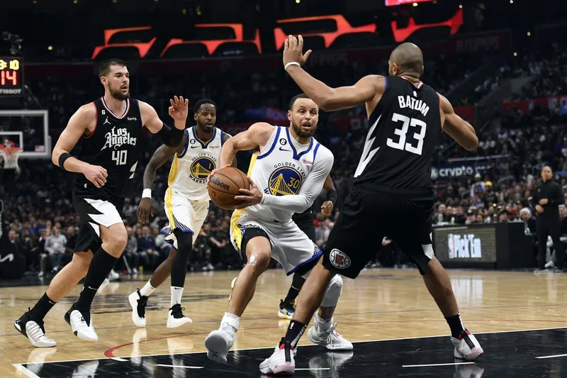 Steve Kerr afirma que los Warriors seguirán con una rotación de 12 jugadores, llevando el 