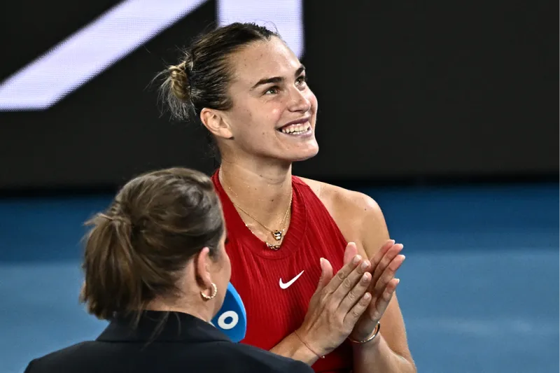 Sabalenka arrasa a Zheng y comienza con pie derecho en las Finales de la WTA