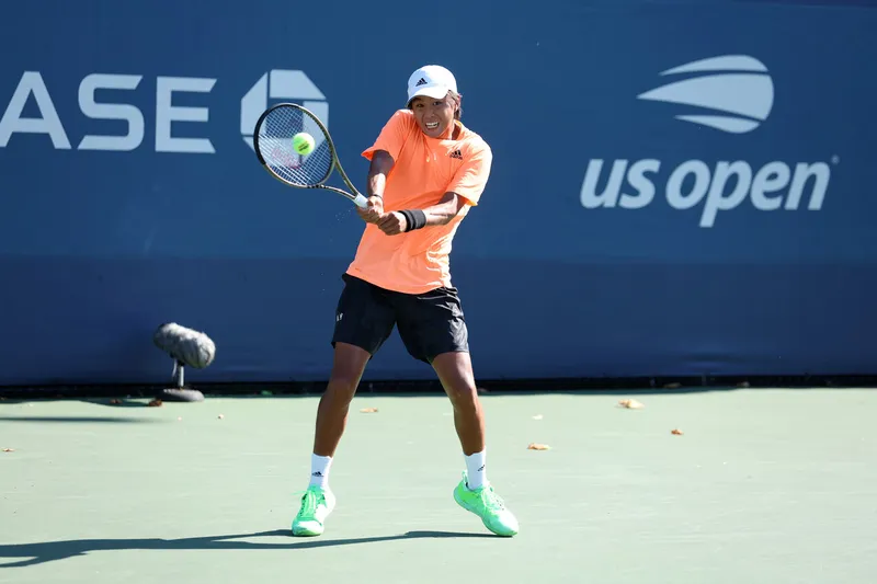 Tien vence a Alex Michelsen en la 'batalla de los mejores amigos' y avanza a la final de Jeddah | ATP Tour | Tenis