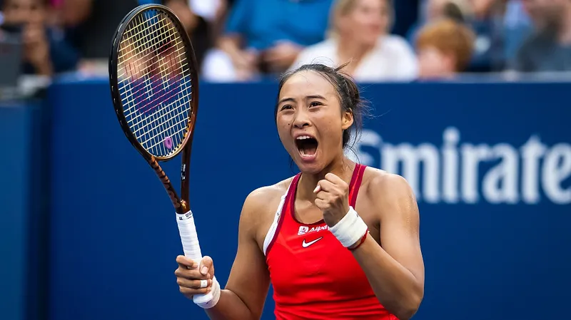 ¡Zheng rompe récord de 13 años y avanza a semifinales de las WTA Finals tras vencer a Paolini!