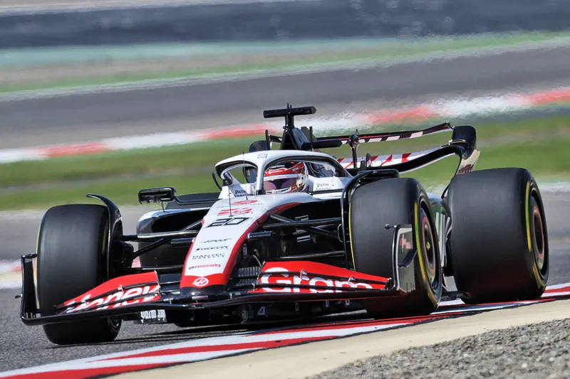 Haas asegura que Magnussen tiene múltiples opciones para seguir en la F1 en 2025