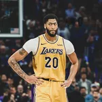 Los Lakers rinden homenaje a Anthony Davis en su regreso a Los Ángeles tras el traspaso de Luka Dončić