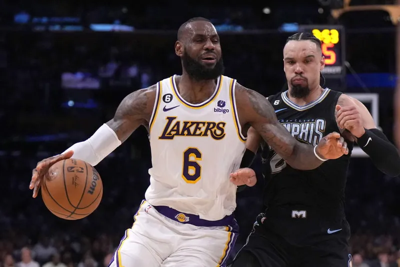 LeBron James de los Lakers 'poco probable' que juegue el viernes contra los Timberwolves, se ha ausentado por 'razones personales'