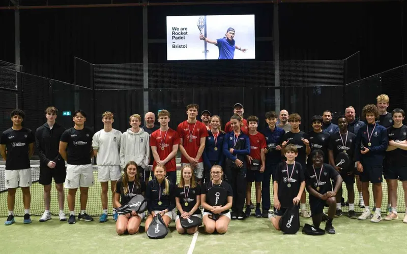 ¡Gran emoción en el Campeonato Escolar de Padel del Reino Unido!