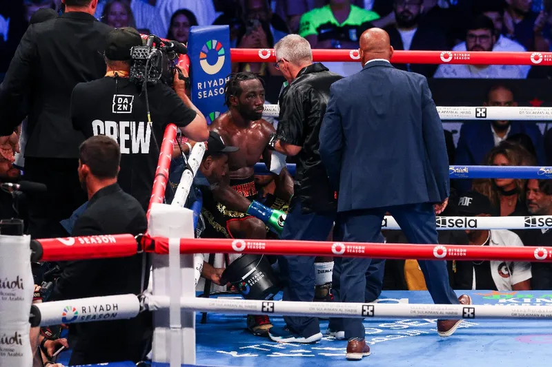 Crawford debe mantenerse activo para pelear contra Canelo