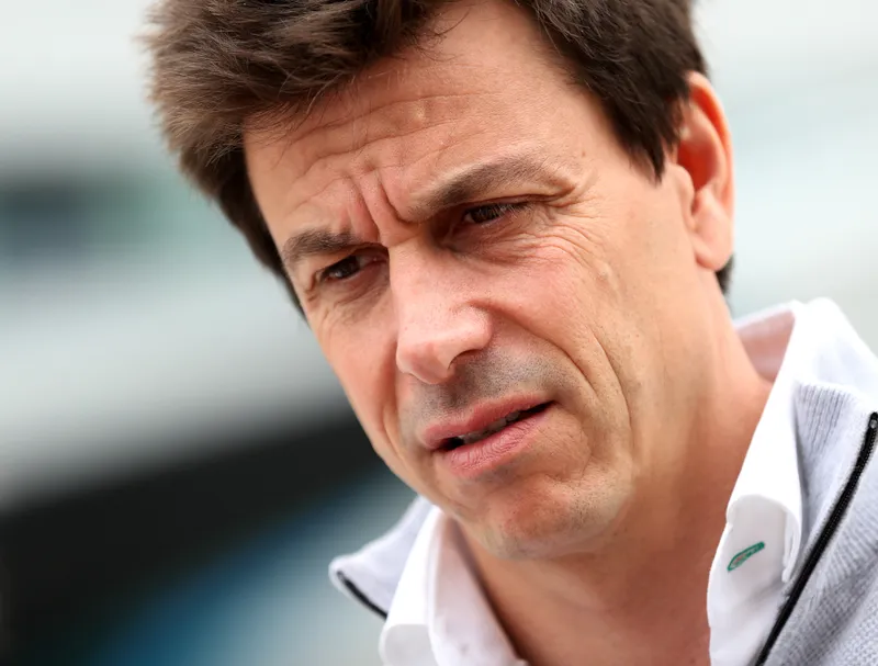 Toto Wolff arremete contra los comisarios de F1 por su 'sesgo' antes de una enigmática entrevista en el GP de EE. UU