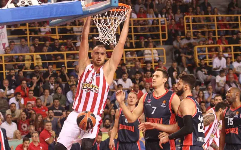 Los titulares del Baskonia brillaron ante los campeones defensores en la EuroLiga