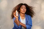 "Naomi Osaka Celebra Su Diversa Herencia y Aclara Su Origen con una Reacción Adorable"