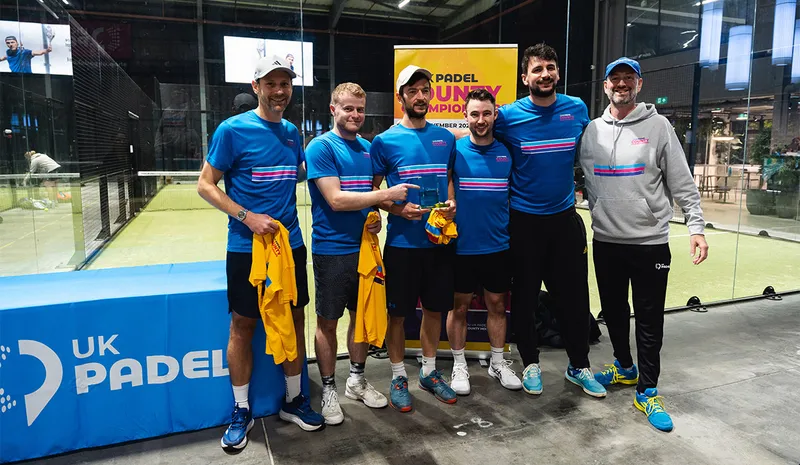 ¡Felicidades a las campeonas del condado de padel femenino mayores de 50 años: Yorkshire!