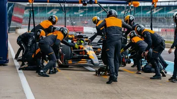 "Norris: McLaren MCL39 Comparable al Coche 2024, pero se Espera Mejora en la Parte Trasera"